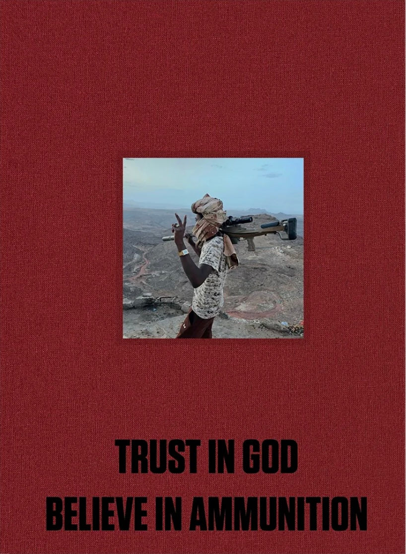 プーリア・コジャステハペイ 編集写真集: POURIA KHOJASTEHPAY: TRUST IN GOD: BELIEVE IN AMMUNITION