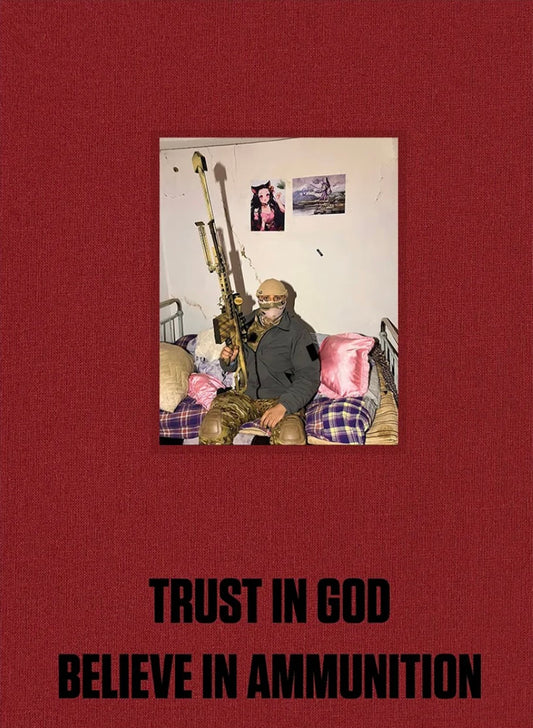 プーリア・コジャステハペイ 編集写真集: POURIA KHOJASTEHPAY: TRUST IN GOD: BELIEVE IN AMMUNITION