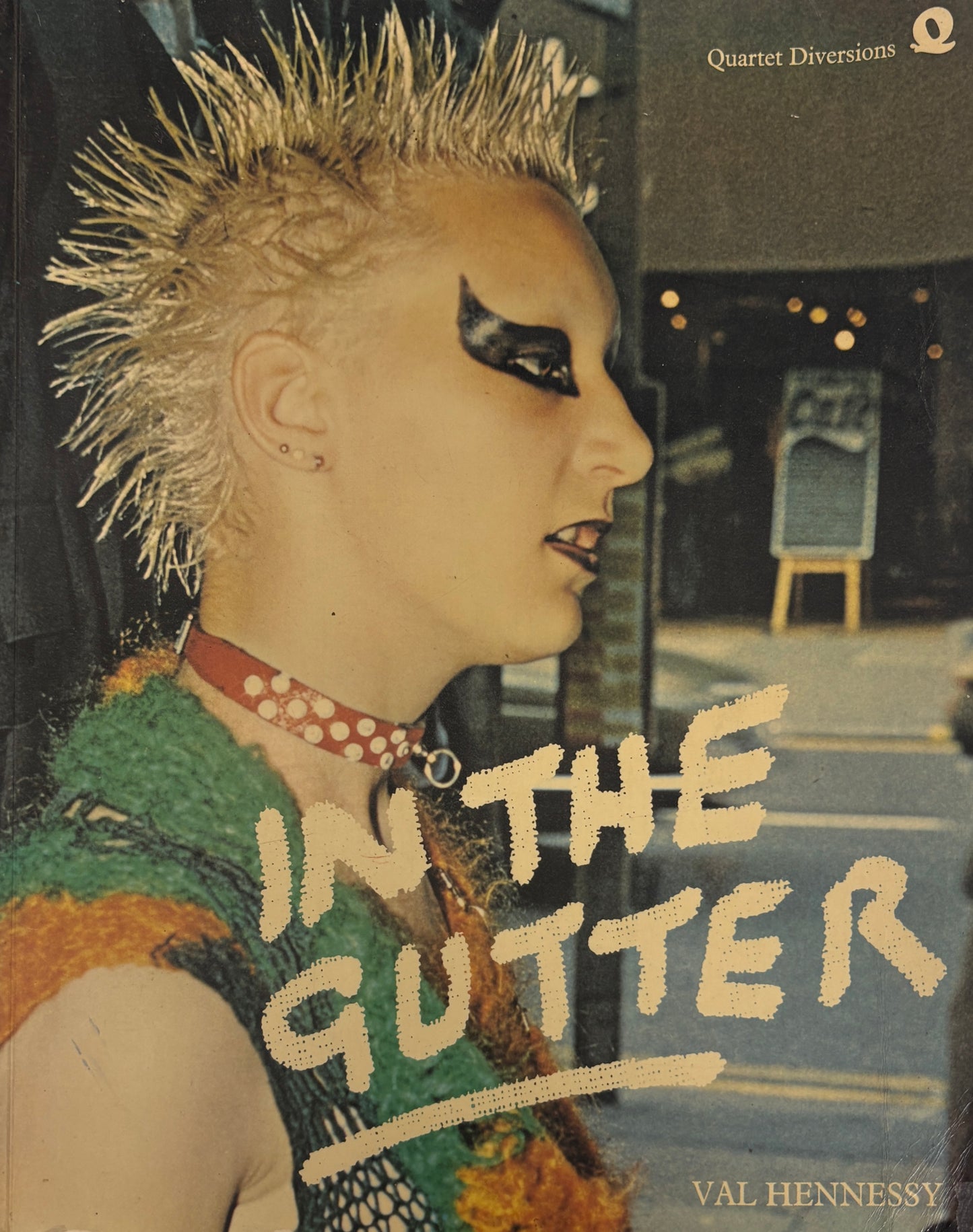 【古本】ヴァル・ヘネシー: VAL HENNESSY: IN THE GUTTER