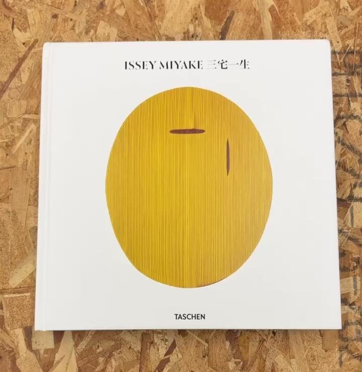 ISSEY MIYAKE (Multilingual Edition) - イッセイミヤケ作品集